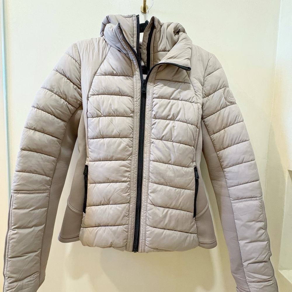 Bernardo Women's Taupe Puffer Jacket 100% recycled material.